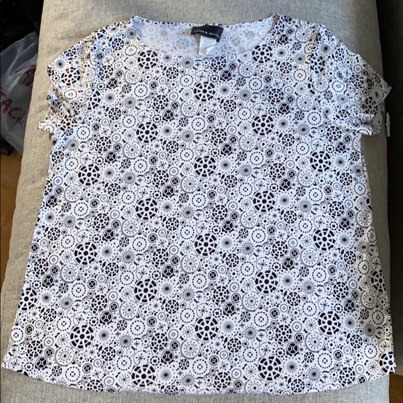 Women’s Top - Picture 2 of 5